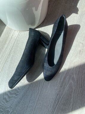 New Stuart Weitzman Classic Black Plaid Mid-Heel Pumps size 7